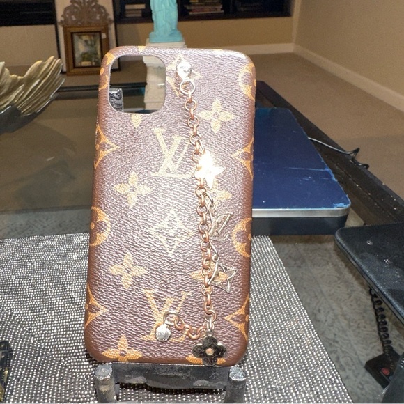 Louis Vuitton Inspired iPhone Case with Gold Chain Charm – Fits iPhone - Picture 4 of 5